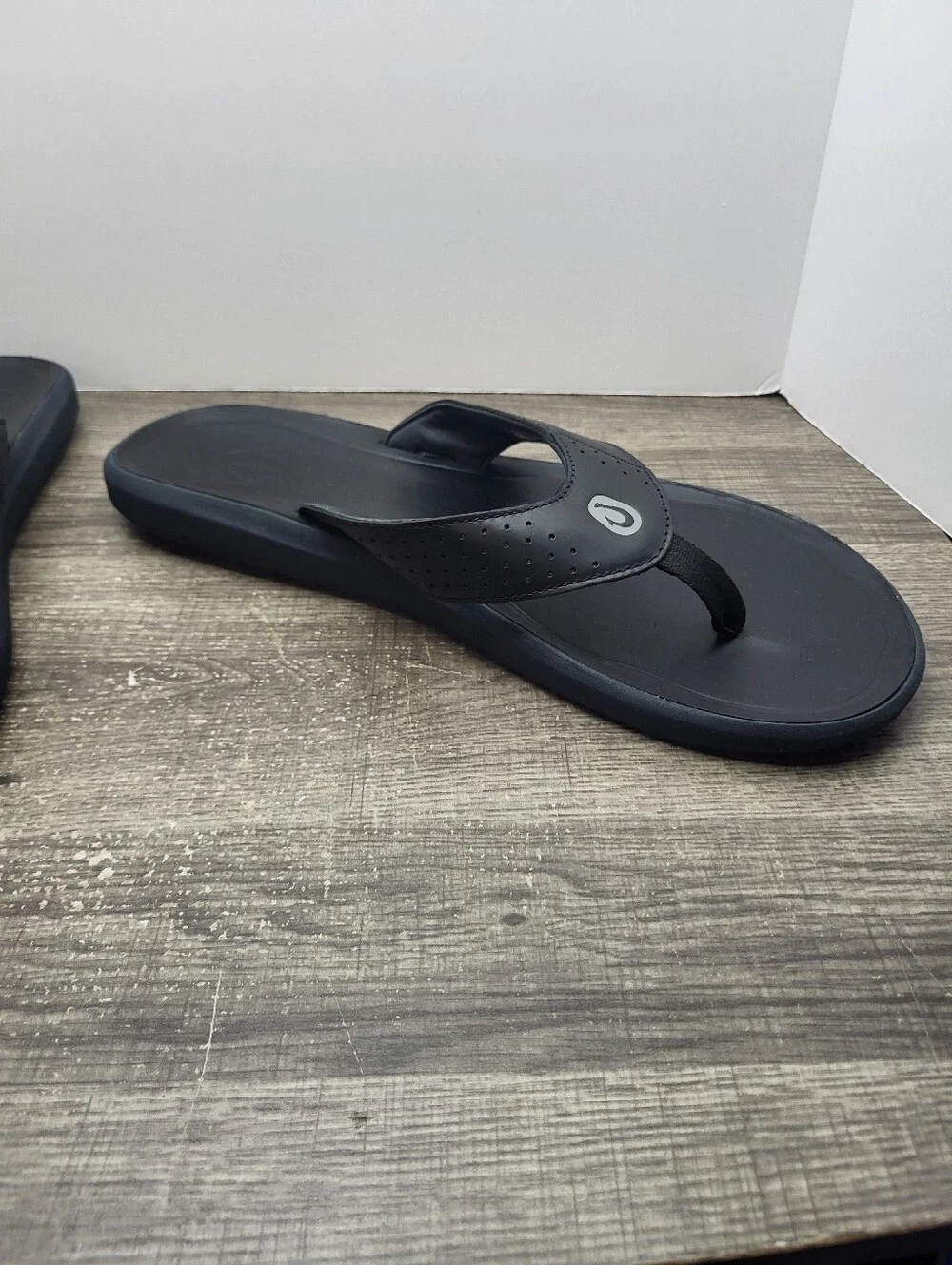 OLUKAI Pili Men's Leather Sandals Sleek Versatile Comfortable Mens Sz 14 New